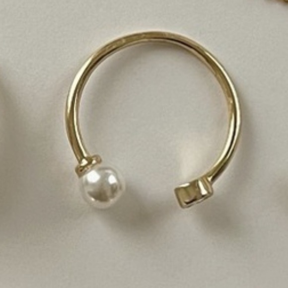 14K Yellow Gold plated, open Pearl Ring is slightly adjustable, Size 7 NEW - Picture 1 of 2